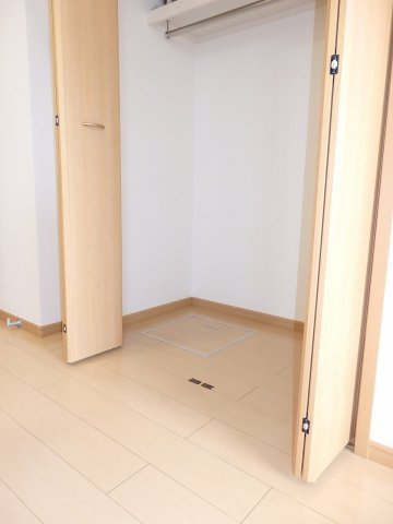メルヒェンシュロースの収納|こまごまとしたものを収納できそうですね