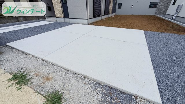 下妻市長塚5期　新築戸建　1号棟の駐車場|駐車スペース2台分を確保。ご夫婦でそれぞれ車を所有しても安心の広さです。
