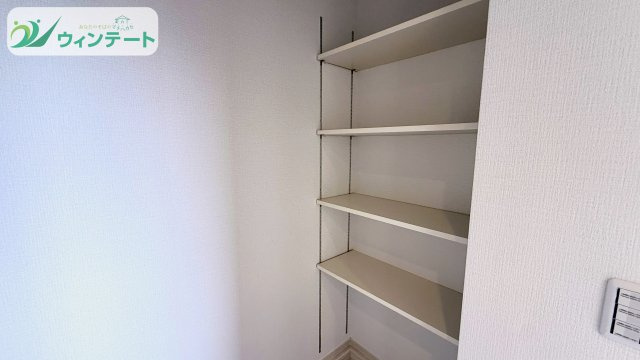 下妻市長塚5期　新築戸建　1号棟の収納|収納充実の玄関。SIC付きでアウトドア用品もすっきり片付きます。