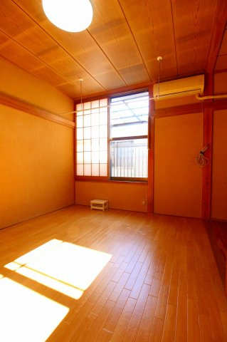 ゆったりした洋室です