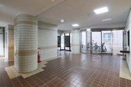 清潔なエントランスです