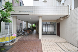 清潔なエントランスです