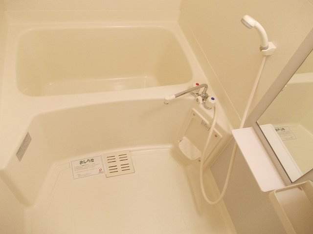 日々の疲れを癒すお風呂付です