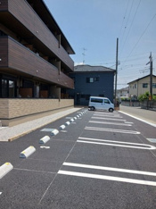駐車場があるので、車を買う予定の方も安心です