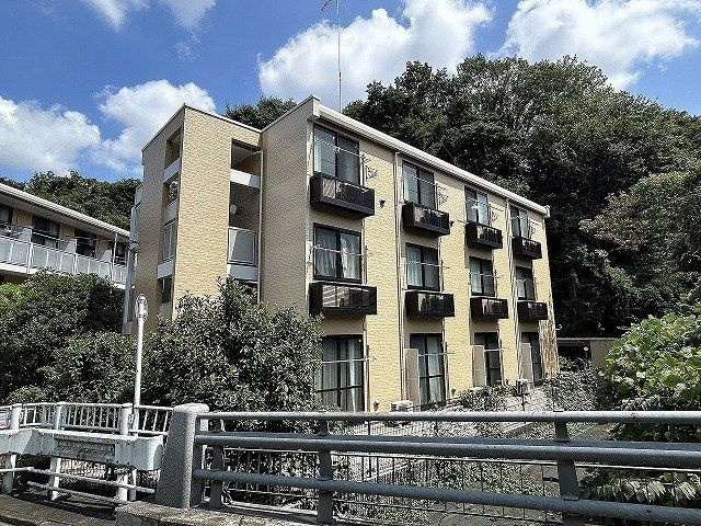 落ち着いた雰囲気の外観です