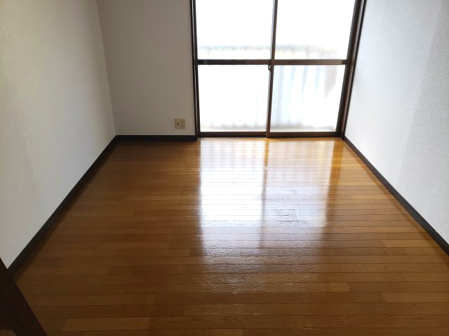 アピロス奥戸の洋室