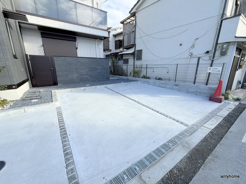 スペチアーレ赤川　の駐車場