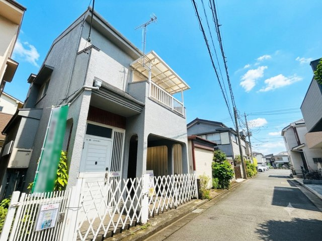 【前面道路含む現地写真】 | ふじみ野市福岡武蔵野1丁目　中古一戸建住宅　(ふじみ野店) | 	お車は雨風から守れるビルトインタイプ