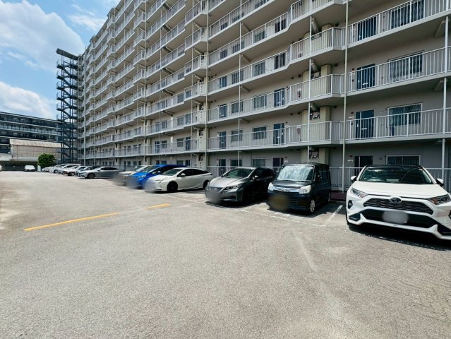 コープ野村京都南の駐車場