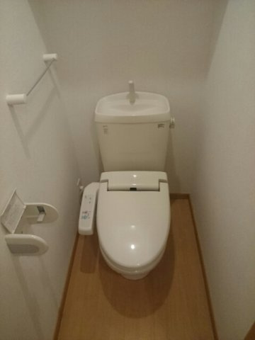 カルムのトイレ|落ち着いた色調のトイレです