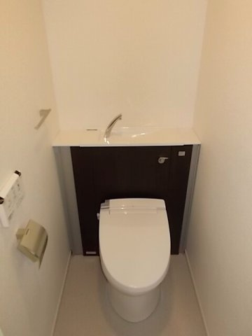 ラ・ペジーブル新町のトイレ|コンパクトで使いやすいトイレです
