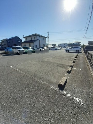 シャルマンⅡの駐車場|車をお持ちの方に嬉しい駐車場付きの物件です