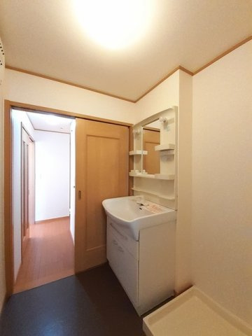 シャルマンⅡの洗面所|忙しい朝には欠かせない洗面所です