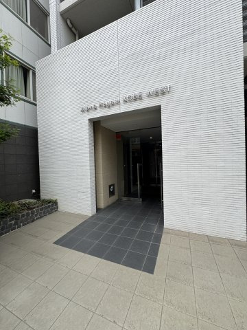 アルファレガロ神戸WESTのエントランス
