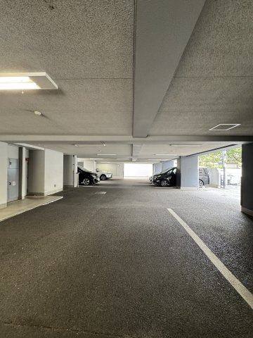 アルファレガロ神戸WESTの駐車場