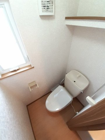 プラーノウエストのトイレ|落ち着いた色調のトイレです