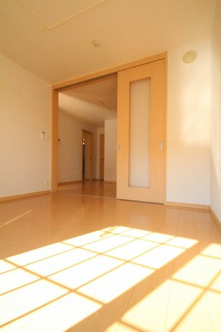 オープラージュ・Ｂの内装|明るい色調の室内です