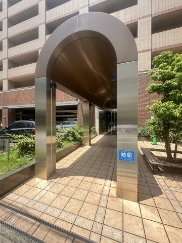 ローレルコート西本町のエントランス