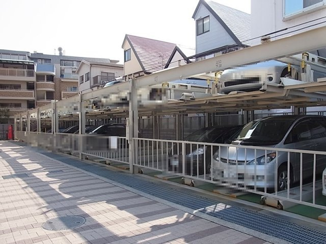 ビューネ 西宮五段坂の駐車場