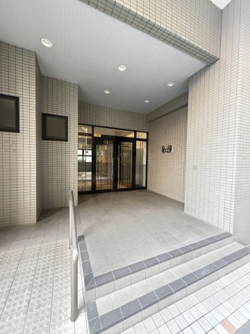 パークノヴァ六甲道のエントランス