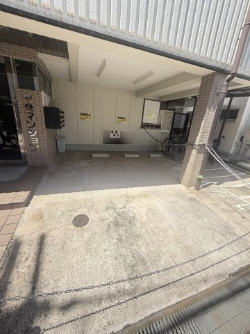 中央マンションの駐車場
