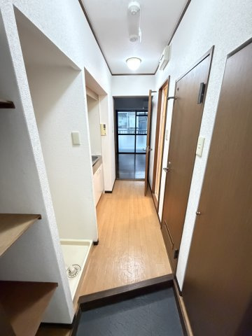 中央マンションの玄関