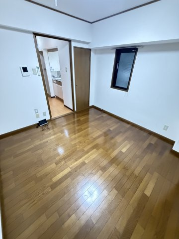 中央マンションの寝室