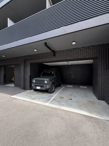 プレサンス ハーバーランド アンド・シーの駐車場