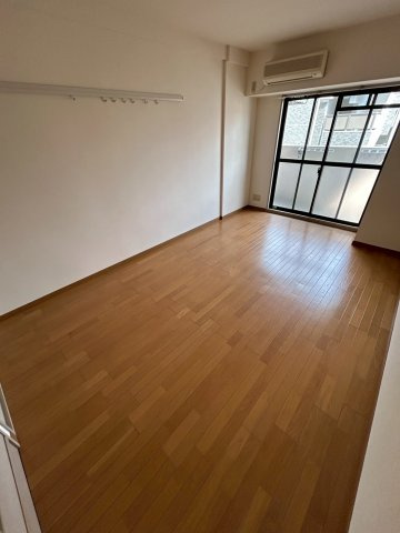 ファインパレスの寝室|開放的な寝室です