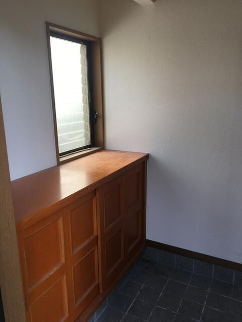 御影石町貸戸建の玄関
