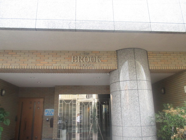 福岡市南区三宅２丁目の賃貸マンションのエントランス