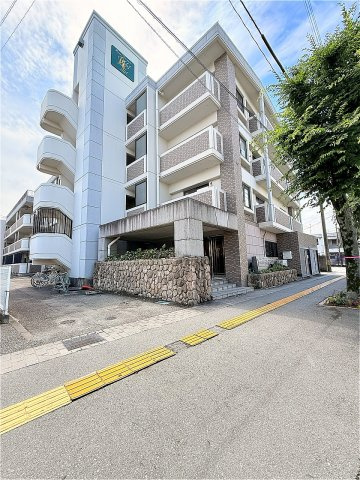 ルネシャルマン八女1号館の外観