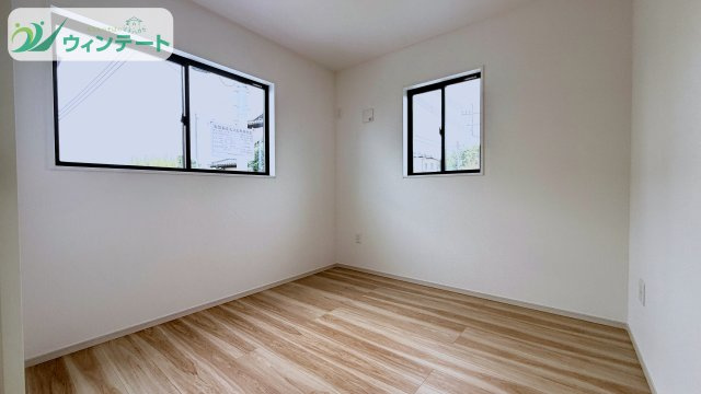 下妻市長塚5期　新築戸建　2号棟の洋室|勉強部屋や趣味の部屋など、多目的に使える洋室。開放感のある窓から光と風が入り、毎日が快適に過ごせます。