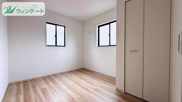 下妻市長塚5期　新築戸建　2号棟の洋室|2階の各洋室は明るく通風も良好。寝室・子ども部屋・書斎など、ライフスタイルに合わせて多目的に使えます。