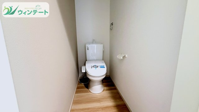 下妻市長塚5期　新築戸建　2号棟のトイレ|各階にトイレあり。朝の混雑も解消し快適です。