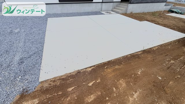 下妻市長塚5期　新築戸建　2号棟の駐車場|並列2台駐車が可能なゆとりのある駐車場。車の出し入れもスムーズで、忙しい朝もストレスフリーです。