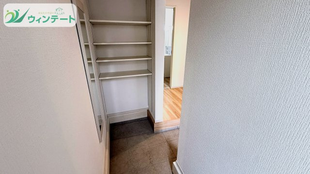 下妻市長塚5期　新築戸建　2号棟の収納|収納充実の玄関。SIC付きでアウトドア用品もすっきり片付きます。