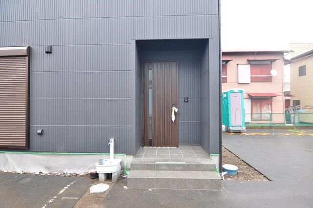 Ｇｒｅｃｅｌａｎｄ岡田６丁目の玄関