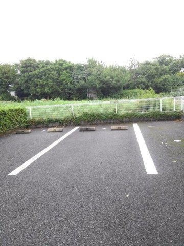 エスポワール２０００の駐車場