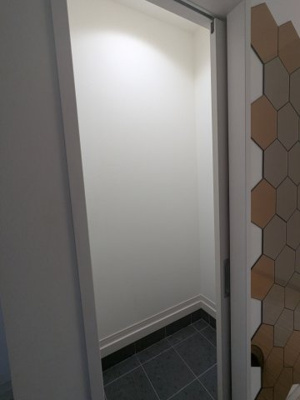 【収納】 | 上津台２丁目　中古戸建 | シューズインクローゼットにはキャリーケースなども収納できます。