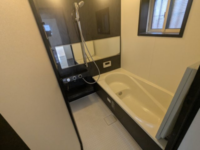 【浴室】 | 上津台２丁目　中古戸建 | 大きな浴槽で日々の疲れをいやしてください。