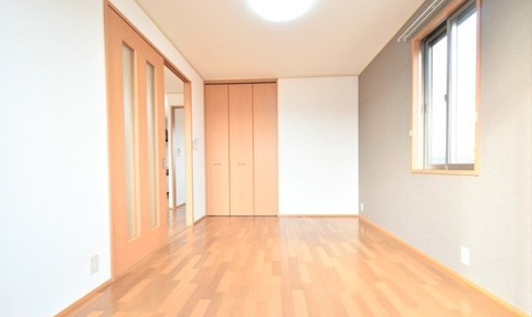 ハイム花みず樹【10.000円キャッシュバック対象物件】の洋室|広々とした洋室です