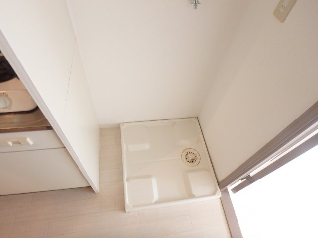 【設備】 | クリスタルカーサⅡ | 防水パン付き室内洗濯機置き場