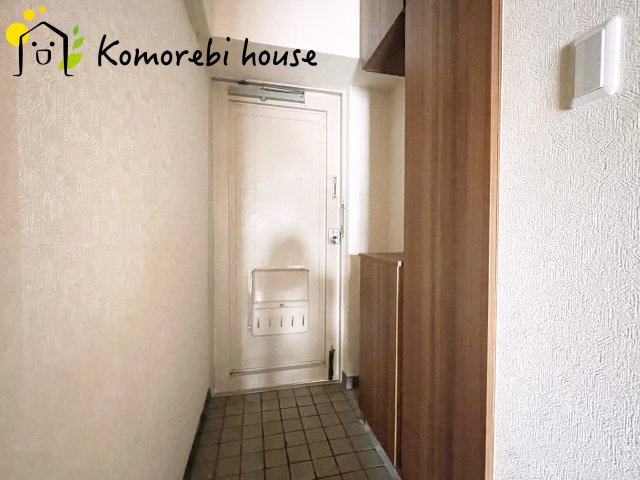 上尾サンハイツの玄関|収納もある玄関です