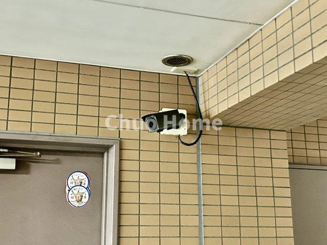 カーム・デイズ吾妻橋の防犯設備|【防犯カメラ】何かあった時の大事な証拠になることももちろんなりますが、防犯というくらいですので大事なのは防犯カメラがあることによって抑止力につながることですよね。