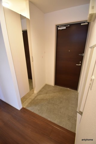 イー・ヒローズの玄関