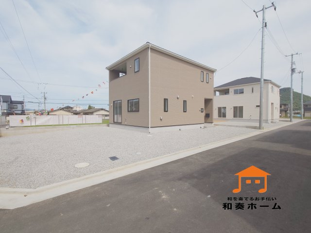 クレイドルガーデン高松市高松町第１◇光熱費の負担の軽減が可能なオール電化住宅ですの前面道路含む現地写真|現地写真
前面道路が広く見通しが良いため、ファミリーカーのような大きな車でも運転しやすく、車庫入れも余裕を持ってできるのが魅力的なお家です。
