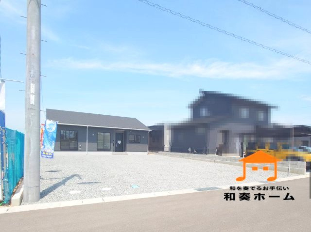 クレイドルガーデン丸亀市津森町第２◇耐震等級３取得の地震に強いオール電化住宅です！の前面道路含む現地写真|外観
入居者以外の出入りが少ないので駐車が苦手な方にも安心です。家族の複数台所有や来客用駐車や将来的な車の増台にも対応しやすいです。