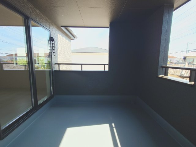リーブルガーデン高松市円座町第九◇みらいエコ住宅2026事業補助金対象の長期優良住宅のバルコニー|１号棟バルコニー完成予想図
洗濯物を干すだけでなく、趣味や娯楽を楽しんだり、生活が便利になるよう実用的に利用したりとさまざまな用途に対応可能なインナーバルコニー付きのお家です(*^^)v