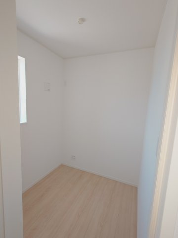 クレイドルガーデン丸亀市今津町第４　１号棟の設備|家事のすき間時間に働きたい方、育児と仕事を両立したい方、家族と同じ空間でゆったりと作業したい方にお勧めのテレワークルーム付きです！